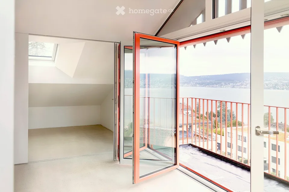 Aussergewöhnliche loftartige Wohnung mit atemberaubenden Rundumblick auf den Zürichsee
