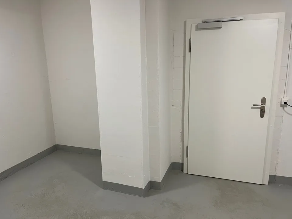 Generous craft room in a great location!