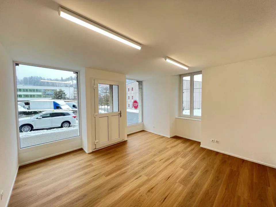 Avenir 11 Local commercial rénové de 114 m2