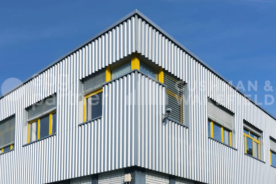 Bureaux et surfaces industrielles de 2?842 m² - Veyrot 11