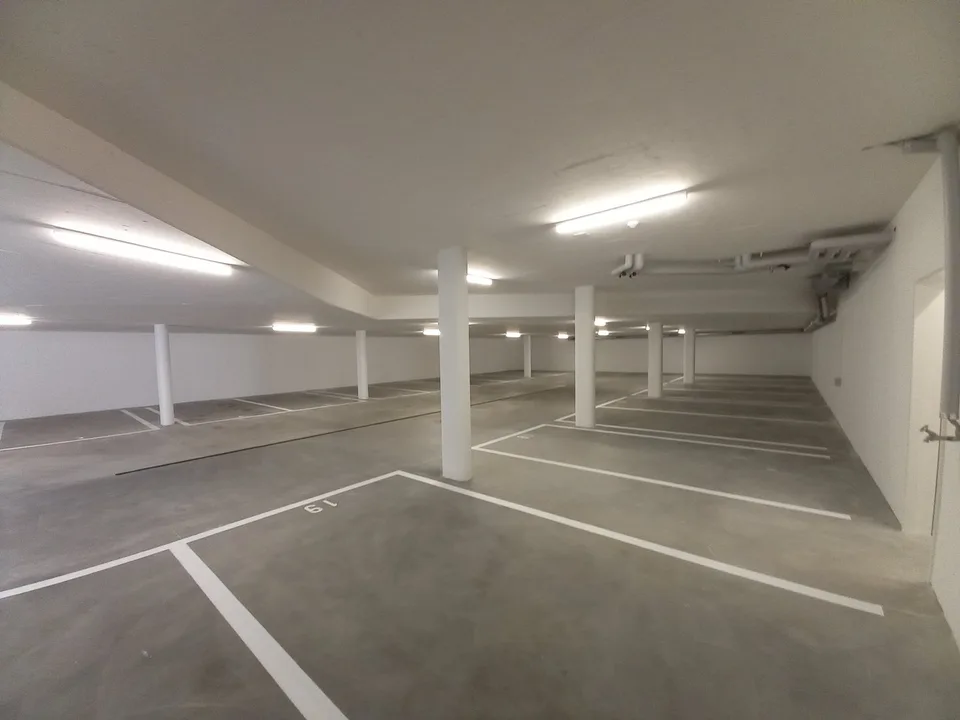 Posto auto in garage a Aathal-Seegräben in affitto