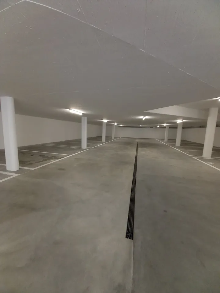 Posto auto in garage a Aathal-Seegräben in affitto