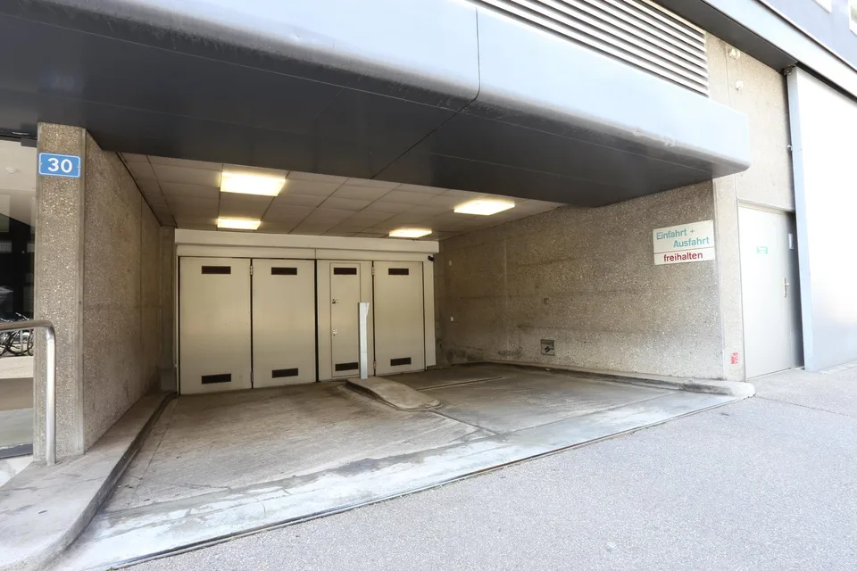 Autoeinstellplatz zwischen Aeschenplatz und Bankenplatz