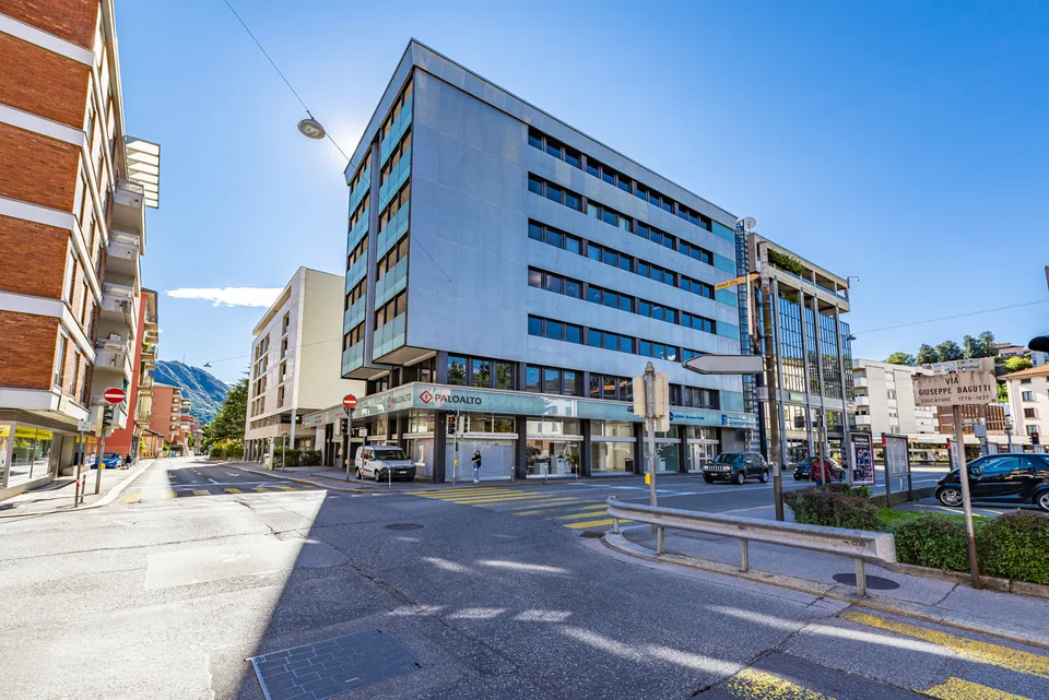 LUMINOSO UFFICIO LUGANO
