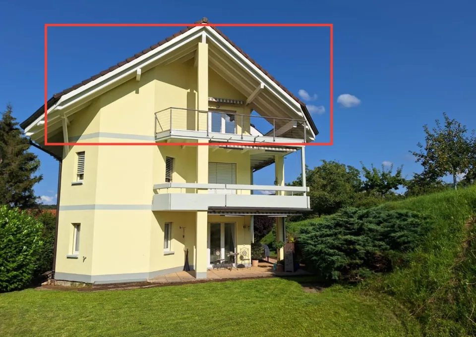 4.5-Dachwohnung, 2 Terrassen, ca. 32 m² Aussenfläche, schöner Aussicht und garagenbox
