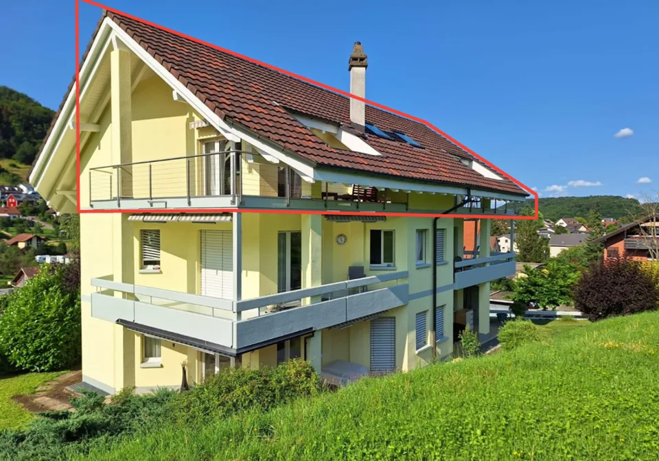 4.5-Dachwohnung, 2 Terrassen, ca. 32 m² Aussenfläche, schöner Aussicht und garagenbox