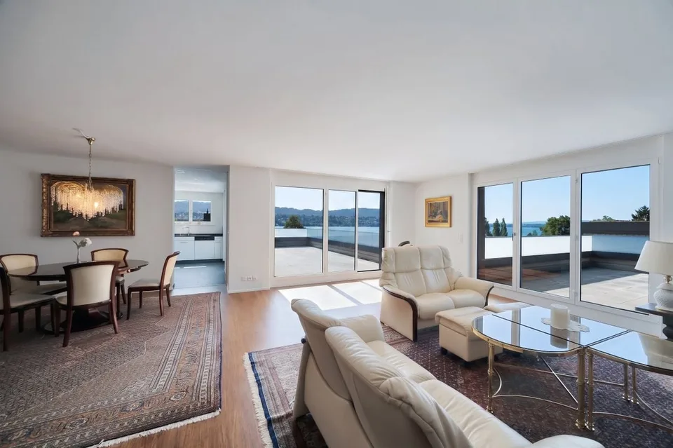 Luxuriöse Attikawohnung mit traumhaftem Zürichseeblick