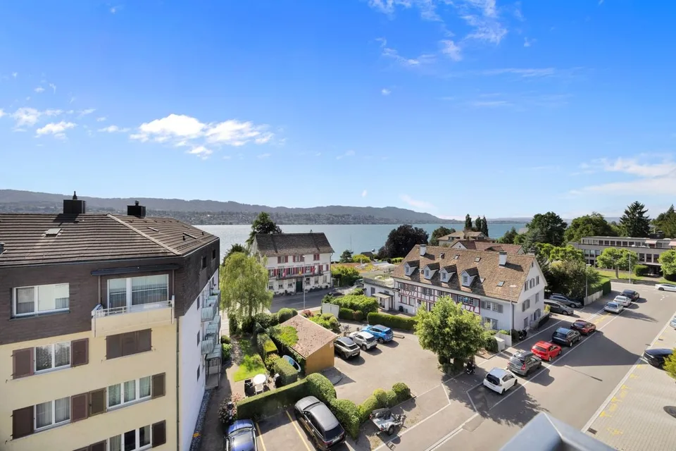 Luxuriöse Attikawohnung mit traumhaftem Zürichseeblick
