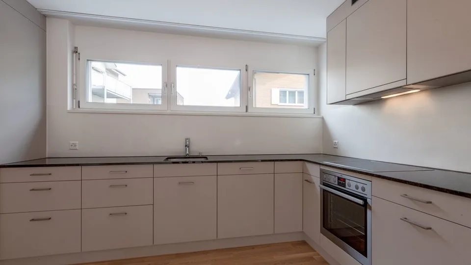 2.5 ZIMMER-WOHNUNG IM ERDGESCHOSS ZU VERMIETEN