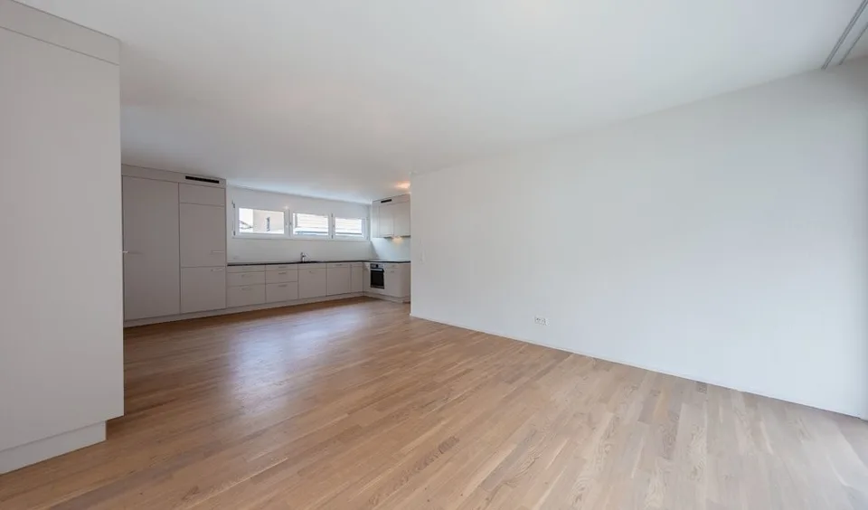 2.5 ZIMMER-WOHNUNG IM ERDGESCHOSS ZU VERMIETEN