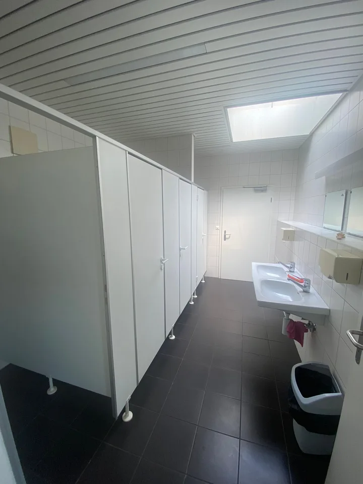 Industrielle Fläche mit Küche, WC und Terrasse in Milvignes – Foto 7 von 11