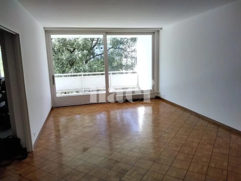 Vier-Zimmer-Wohnung in der Nähe des Bertrand-Parks