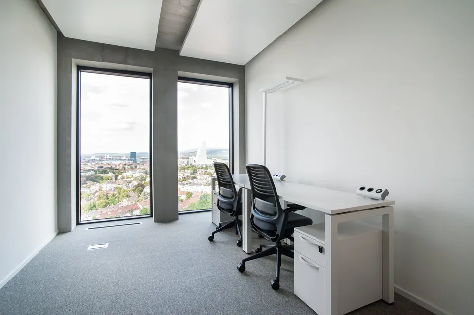 Büroräume für 2 in Spaces Grosspeter Tower