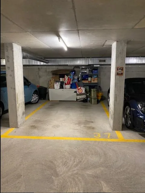 PLACE DE PARKING INTERIEURE - QUARTIER TERRASSES DES FOULIS