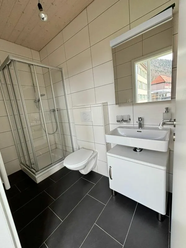 St-Imier, schönes 3.5-Zimmer-Loft-Apartment mit eigenem Garten