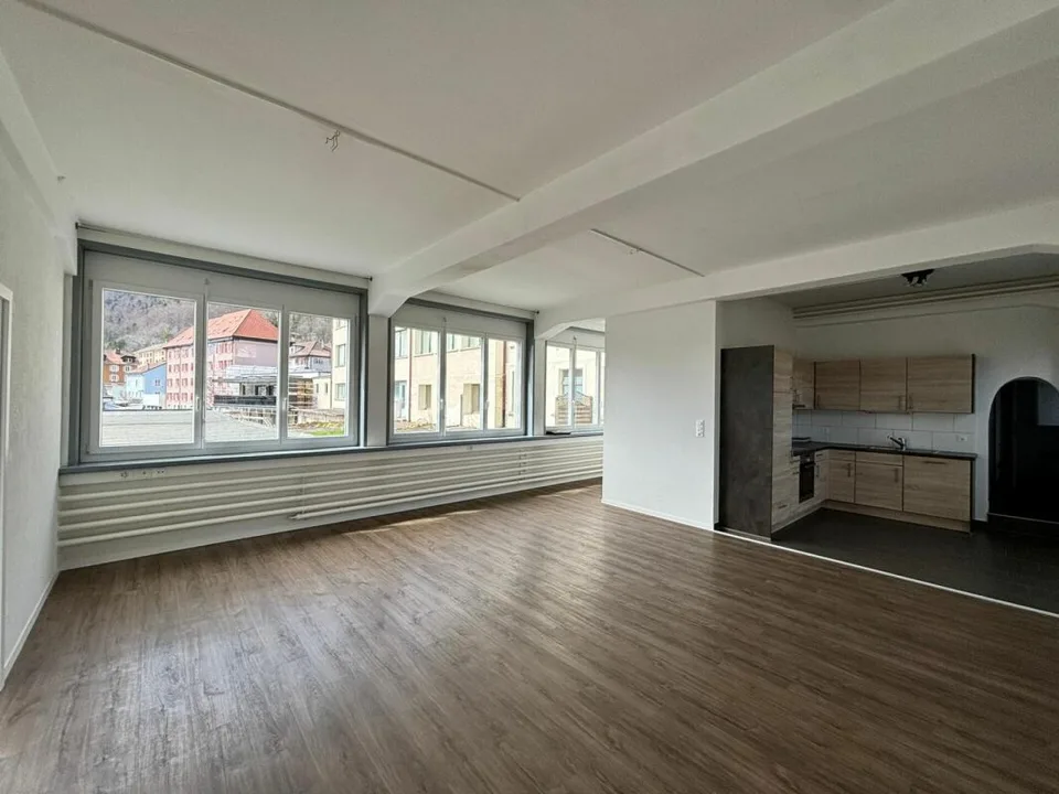 St-Imier, bel appartement de 3.5 pièces de type loft avec jardin privatif