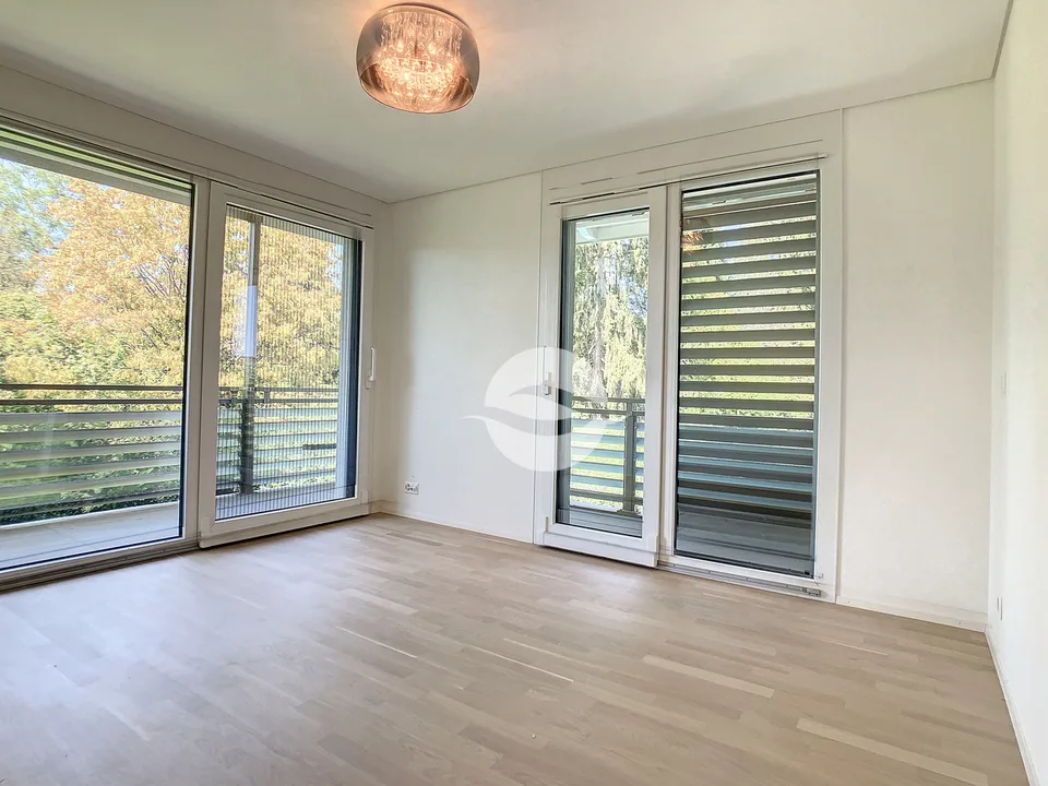 Superbe villa jumelée par couvert à voiture