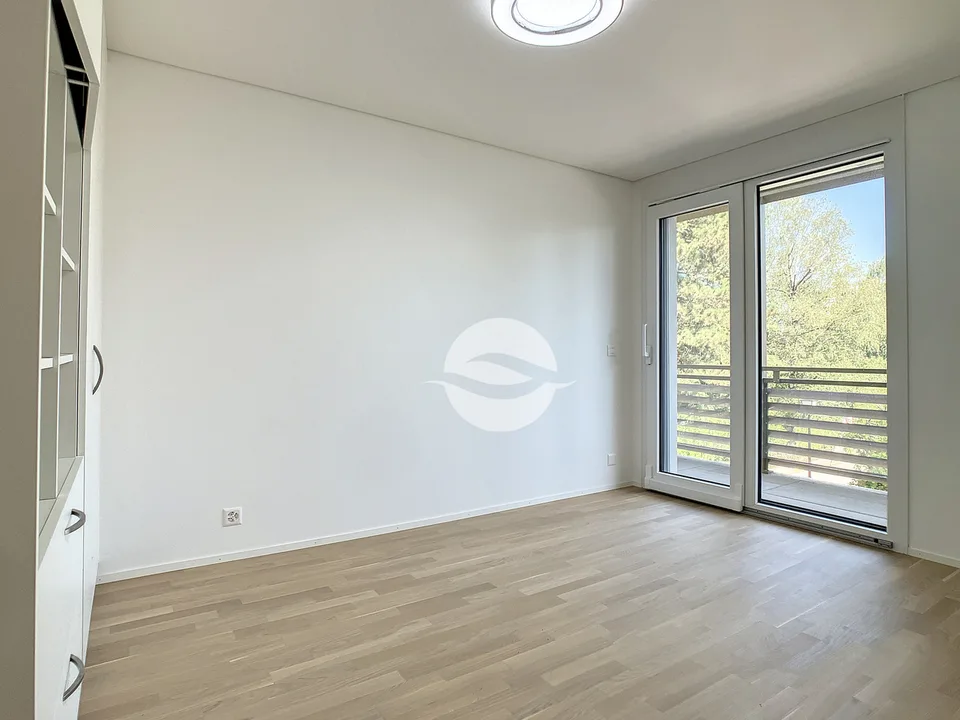 Superbe villa jumelée par couvert à voiture