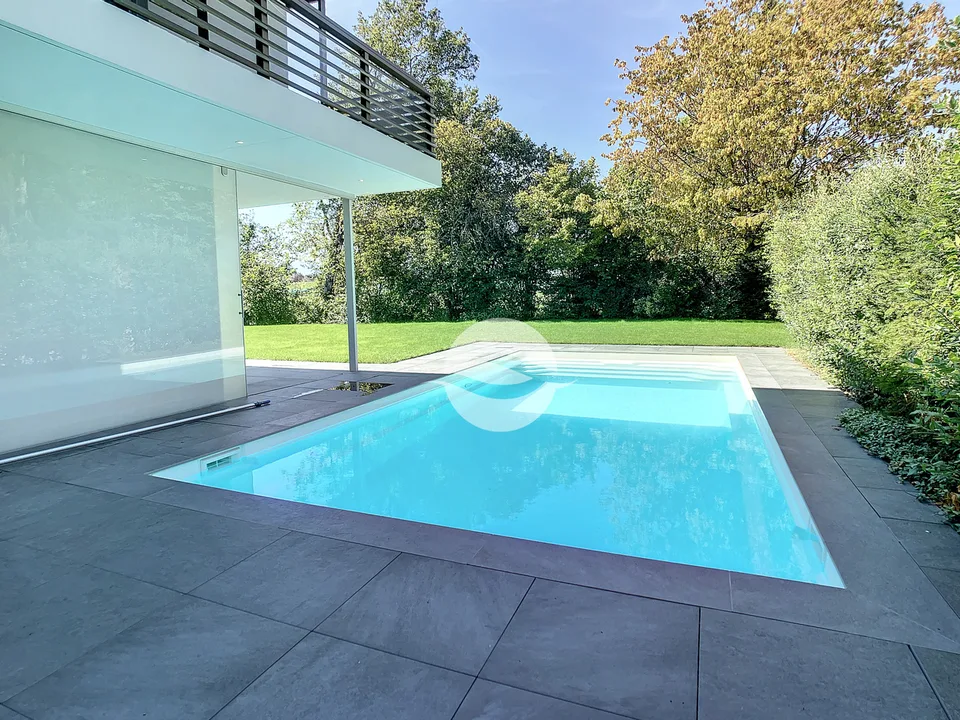Superbe villa jumelée par couvert à voiture
