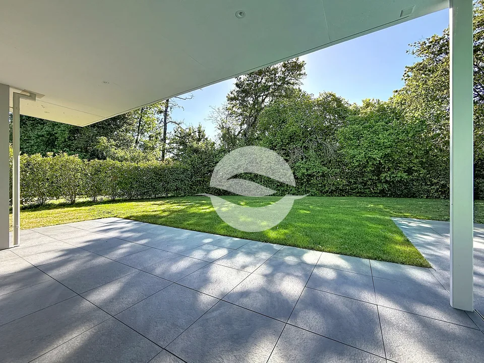 Superbe villa jumelée par couvert à voiture