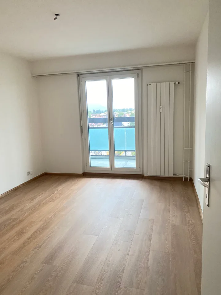 3.5-Zimmerwohnung mit grossem Balkon und Fernsicht – Foto 6 von 10