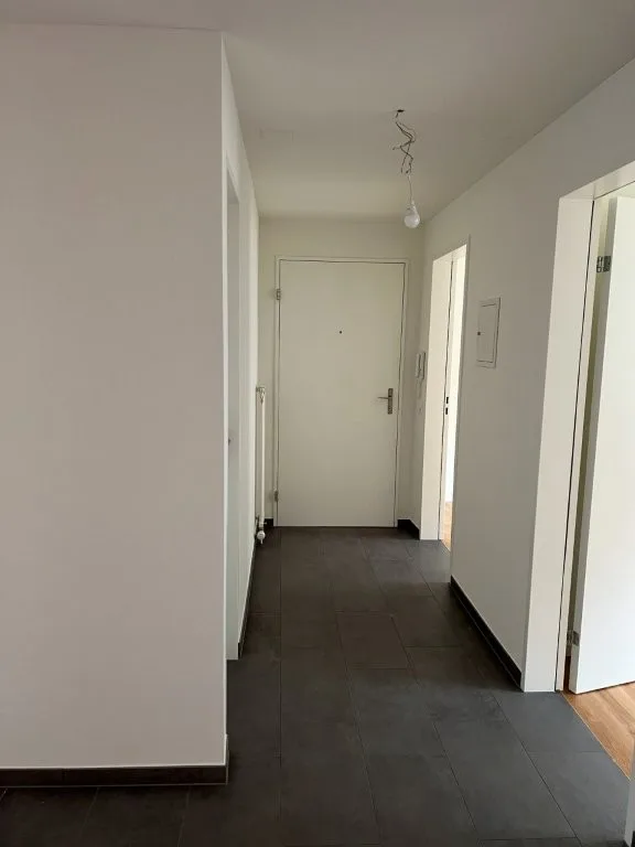Appartamento di 4,5 locali con balcone sud coperto, area di giardino e ascensore
