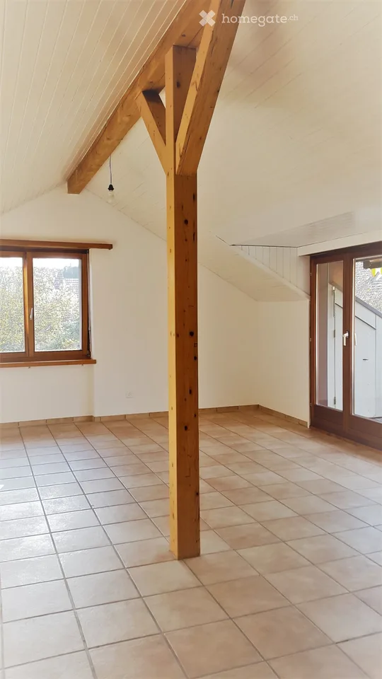 2.5 Zi.Dachwhg. mit TG Parkplatz und neuer Küche