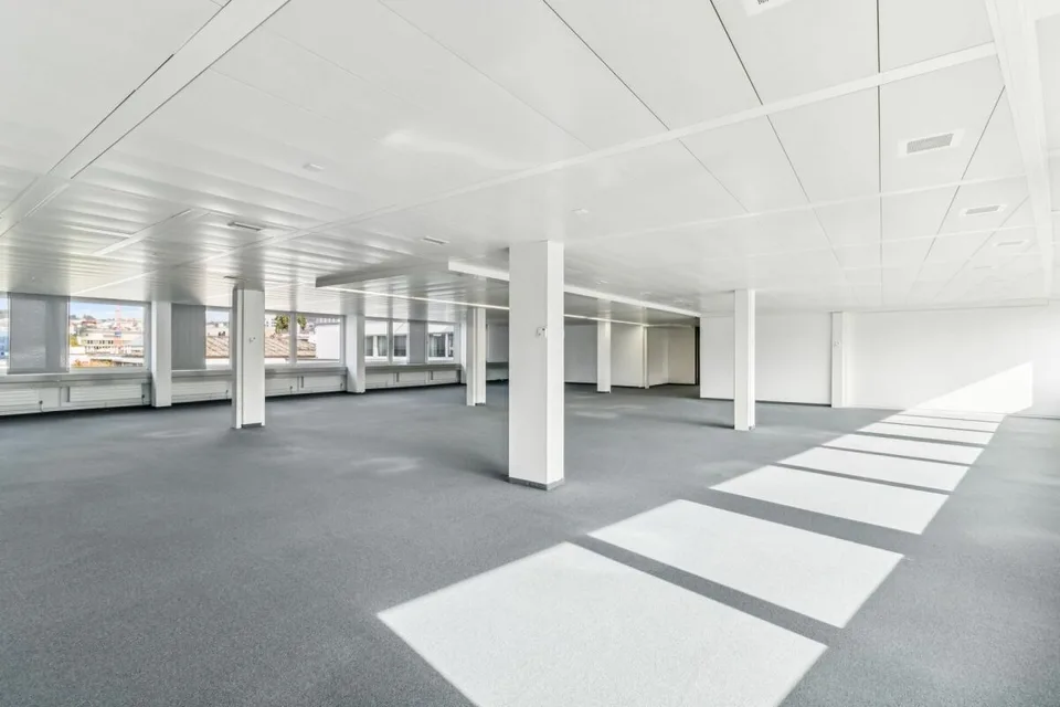 Espace de bureau représentatif au 4e étage à Zürich-Altstetten