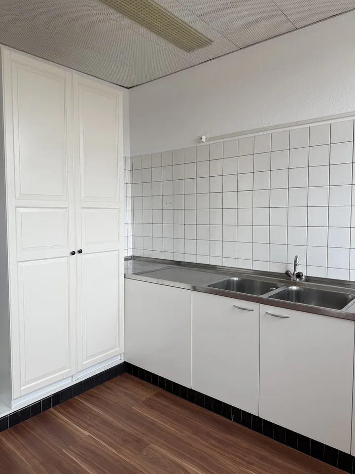 Heller Gewerberaum Nähe Bahnhof Eglisau, ehemalige Mineralquelle