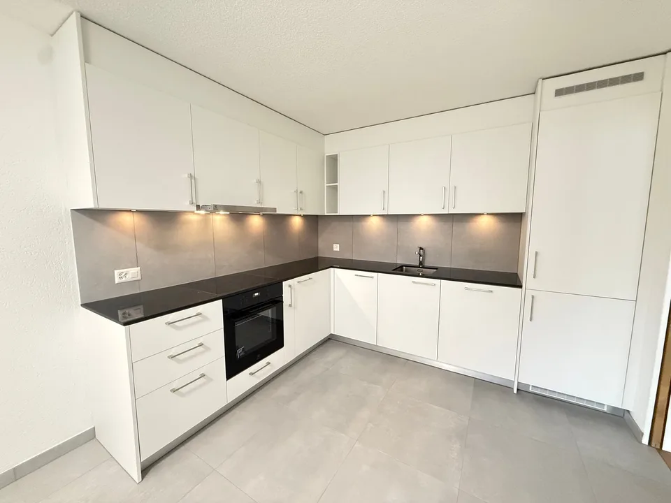 ERSTVERMIETUNG nach Sanierung: 4.5-Zi-Wohnung mit Balkon im Eigentumsstandart