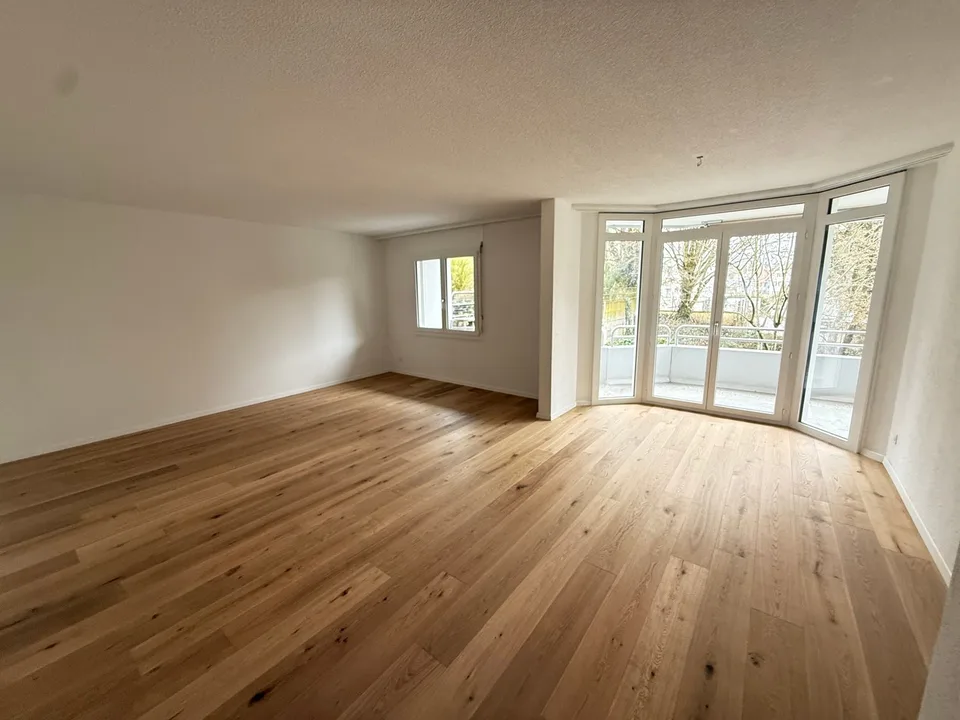 ERSTVERMIETUNG nach Sanierung: 4.5-Zi-Wohnung mit Balkon im Eigentumsstandart