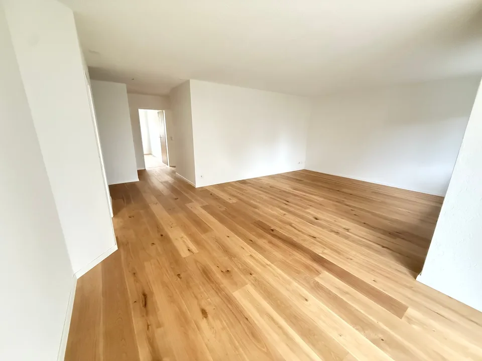 ERSTVERMIETUNG nach Sanierung: 4.5-Zi-Wohnung mit Balkon im Eigentumsstandart