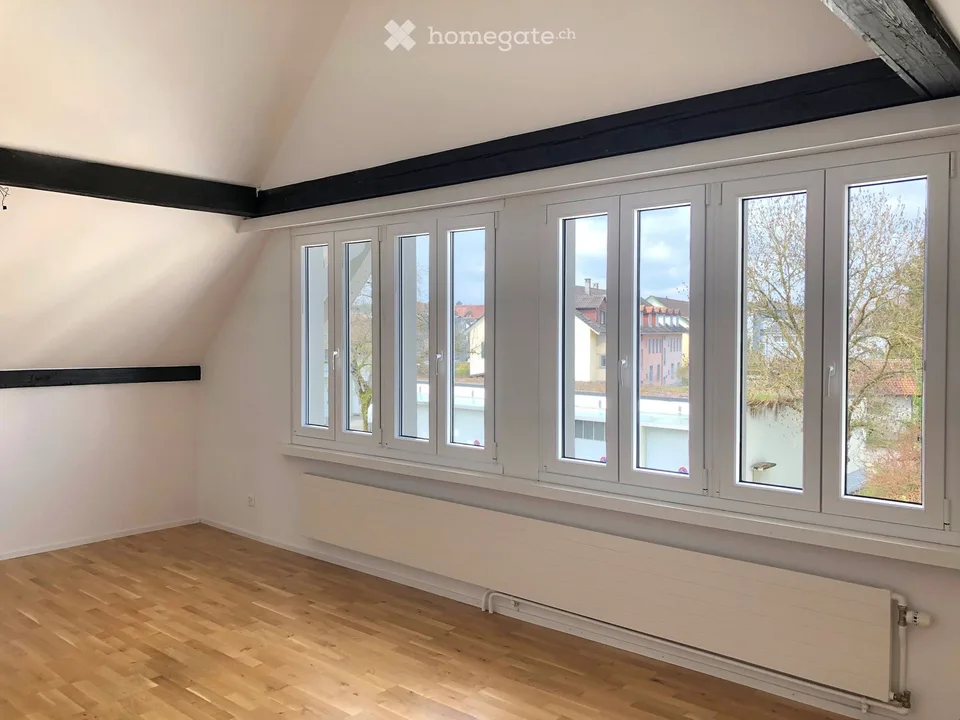 Appartamento mansardato moderno 2.5 locali con balcone in posizione centrale
