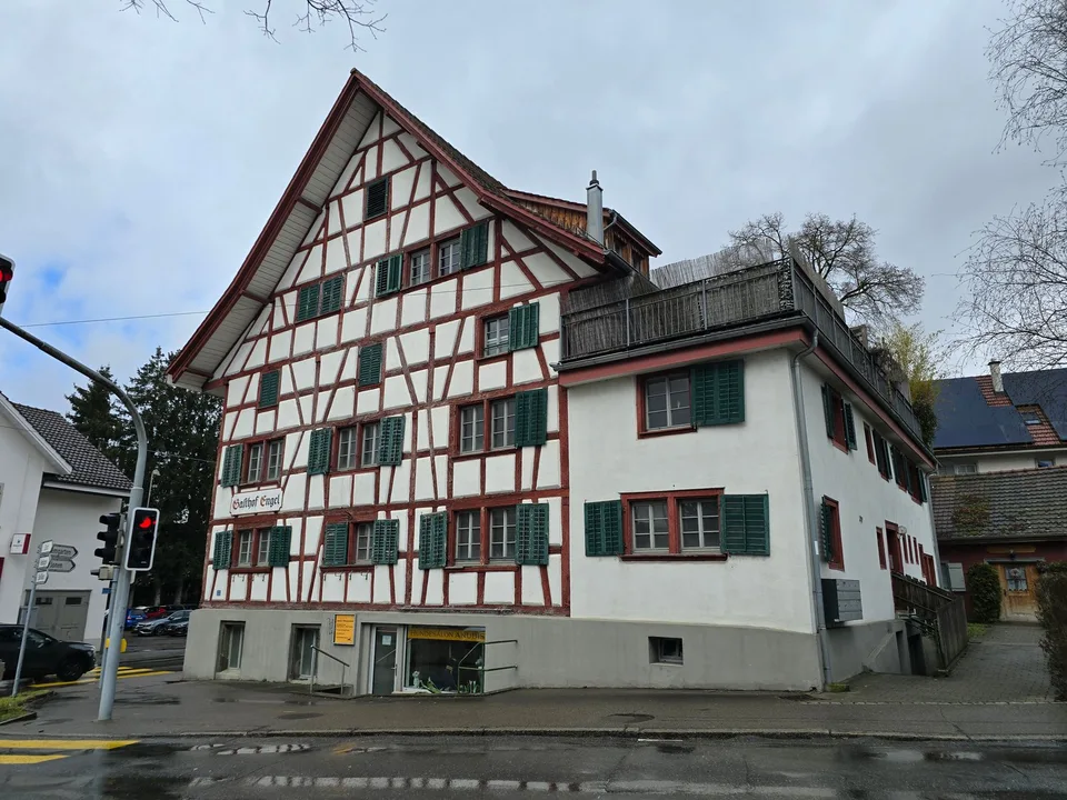 Praxisräume zu vermieten – 7.5-Zimmer-Etage, 175 m², zentral in Ottenbach