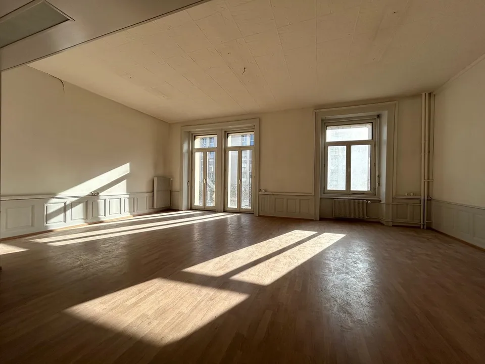 Zu vermieten: Helles und geräumiges Büro Avenue Léopold-Robert 88