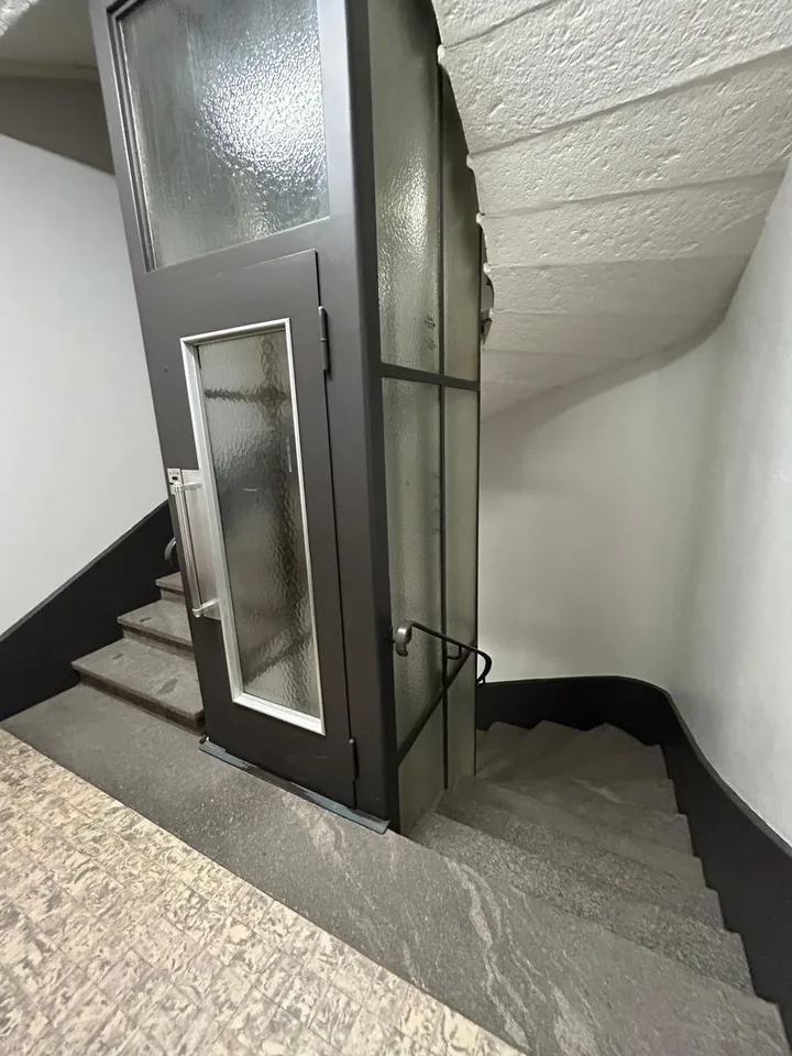 Zu vermieten: Helles und geräumiges Büro Avenue Léopold-Robert 88 – Foto 8 von 9