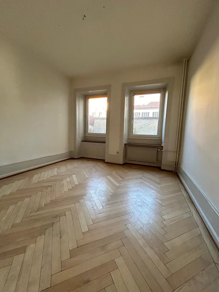 Zu vermieten: Helles und geräumiges Büro Avenue Léopold-Robert 88