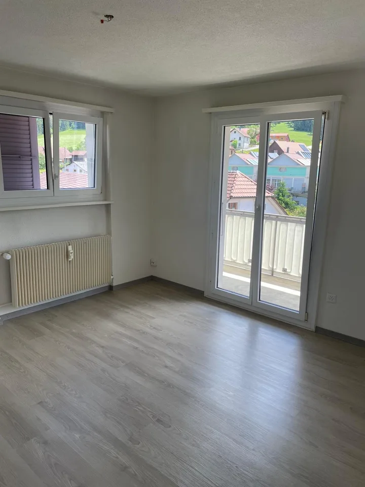 Zu vermieten: 4-Zimmer-Wohnung mit Balkon - Pont 10, Tramelan