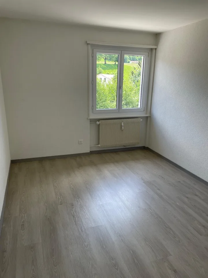 Zu vermieten: 4-Zimmer-Wohnung mit Balkon - Pont 10, Tramelan