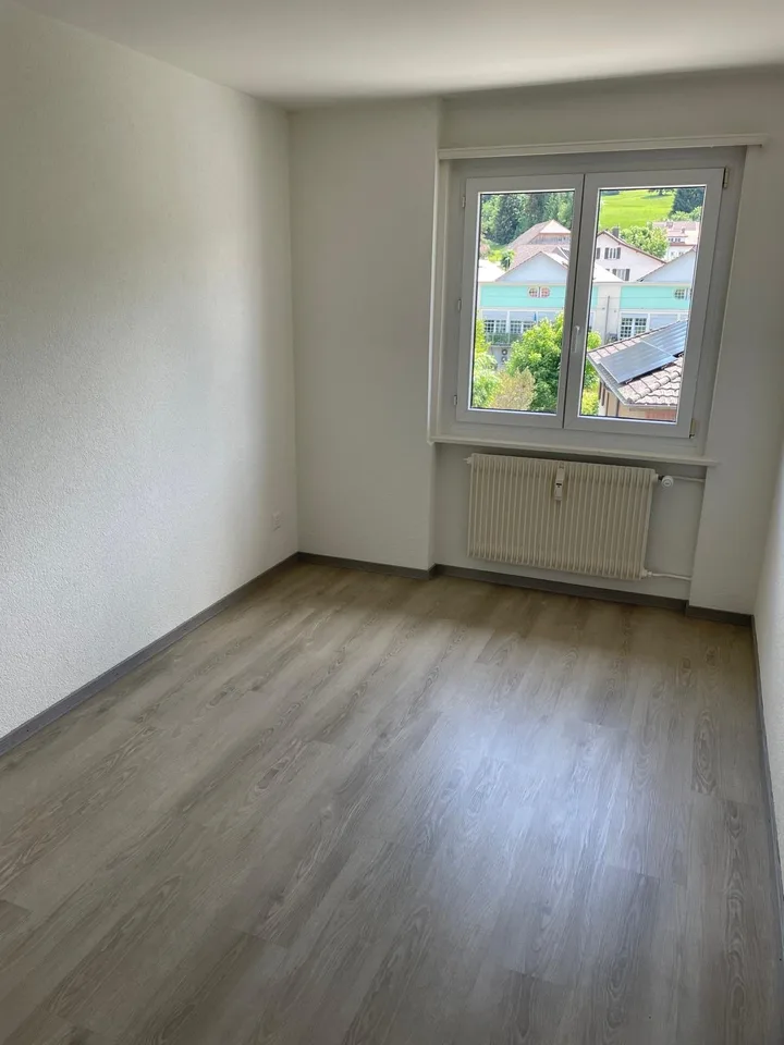 Zu vermieten: 4-Zimmer-Wohnung mit Balkon - Pont 10, Tramelan