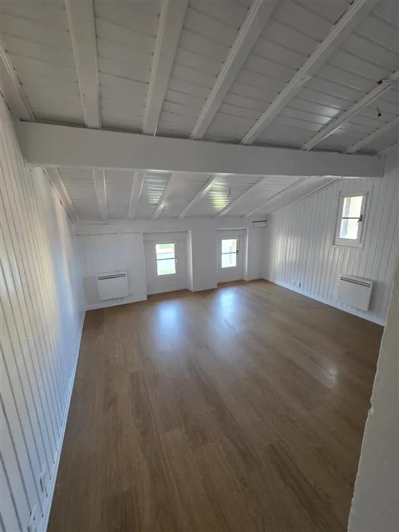 Studio,1,28