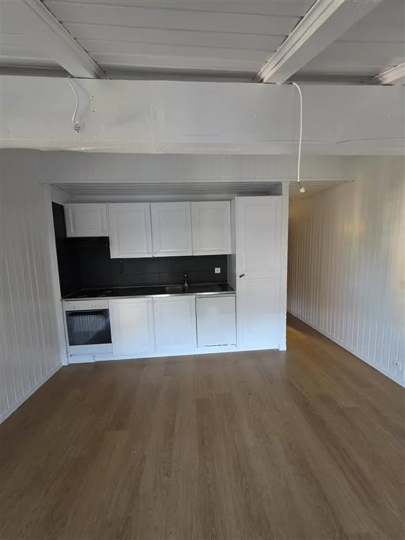 Studio, 1, 28