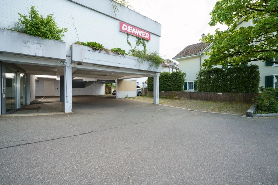 Spazio commerciale / di dettaglio in posizione centrale a Füllinsdorf