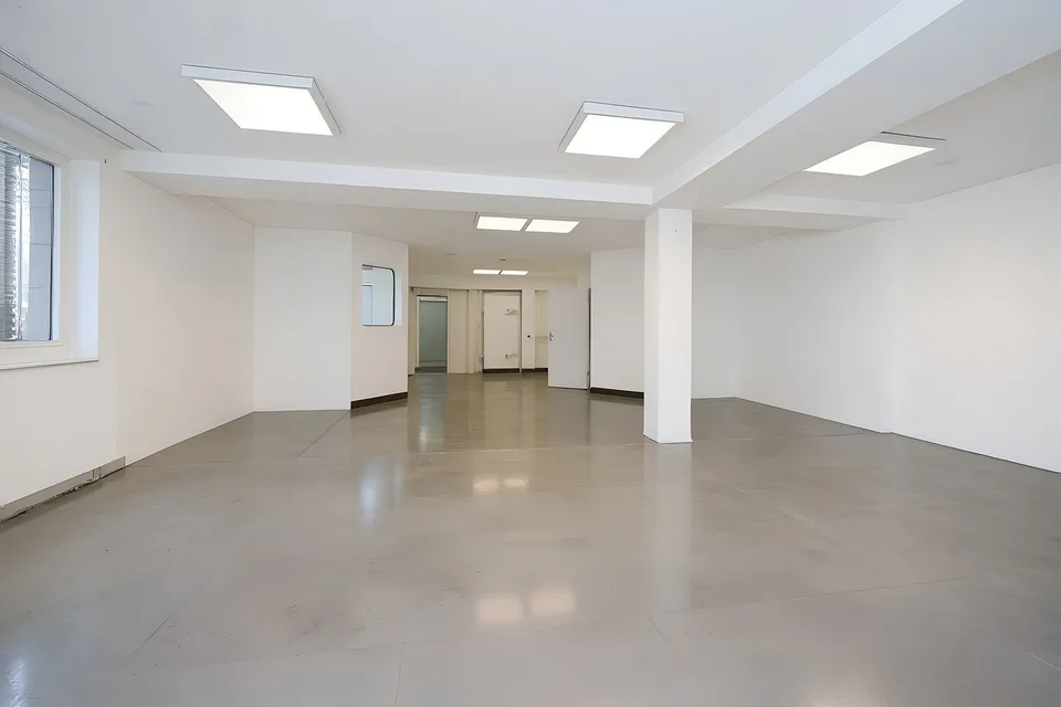 Spazio commerciale / di dettaglio in posizione centrale a Füllinsdorf