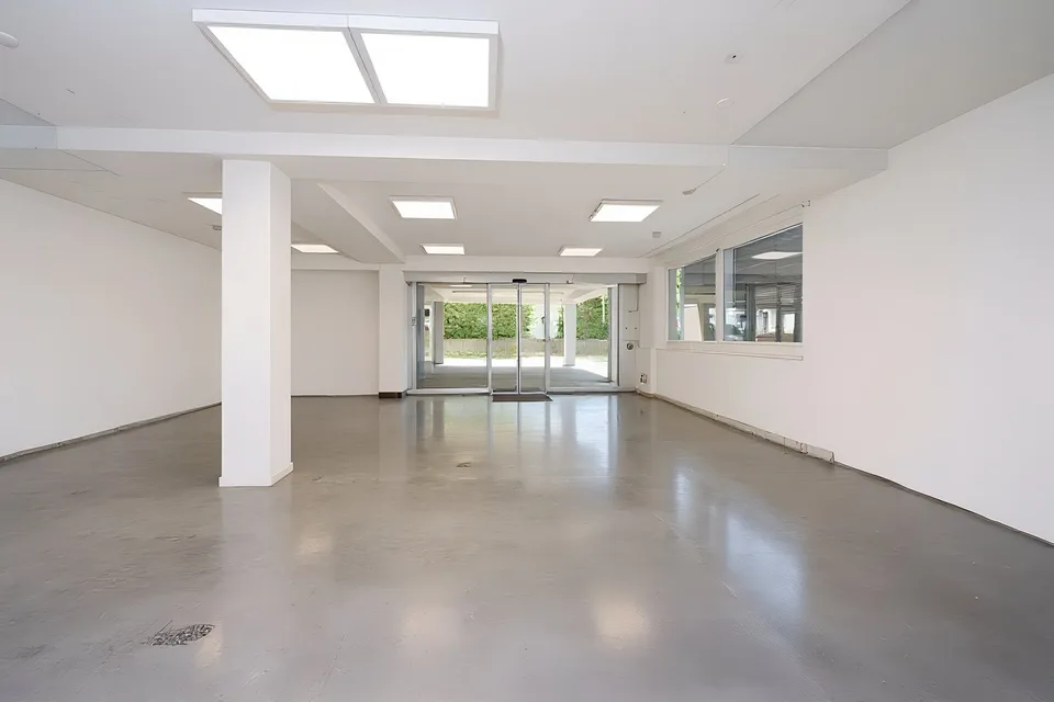 Spazio commerciale / di dettaglio in posizione centrale a Füllinsdorf