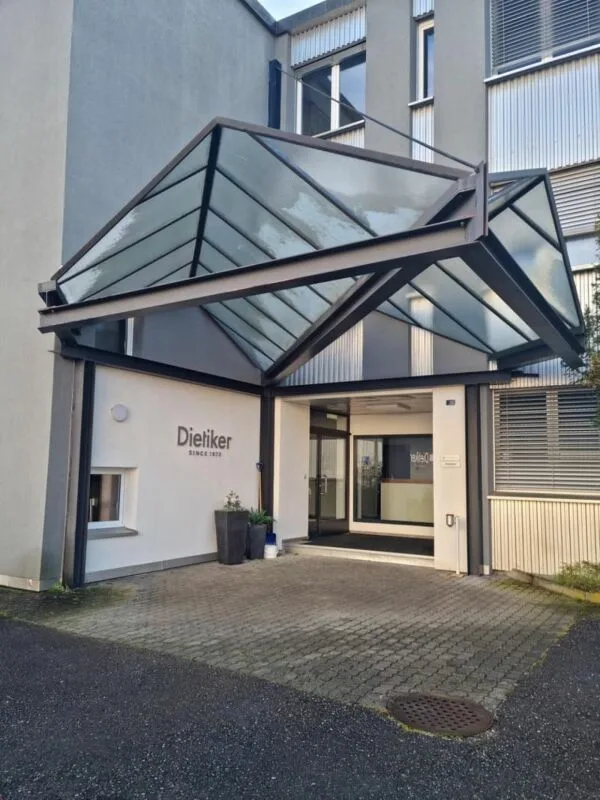 Spazi commerciali / Magazzino / Uffici in posizione ottimale