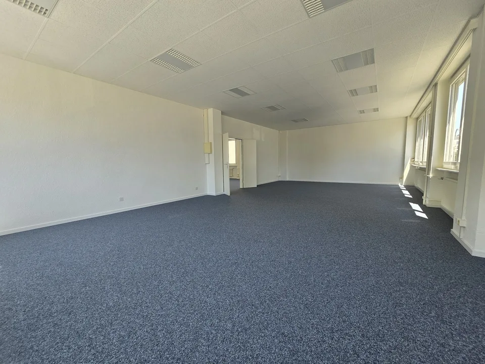 Office on the 1st floor - 237m2 – photo 6 of 7