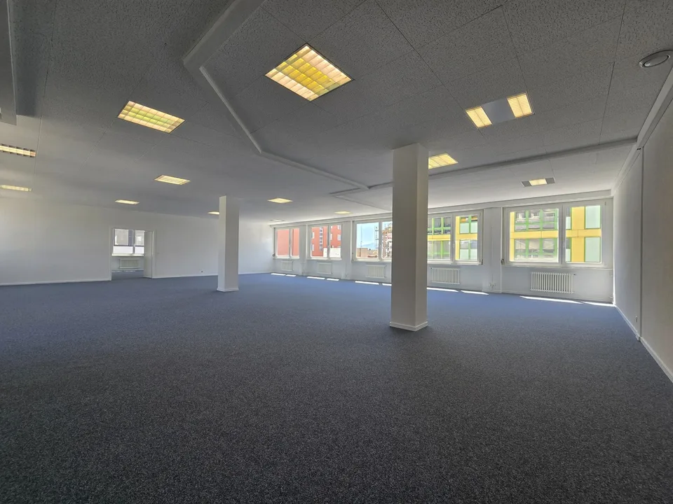 Bureau au 1er étage - 237m2