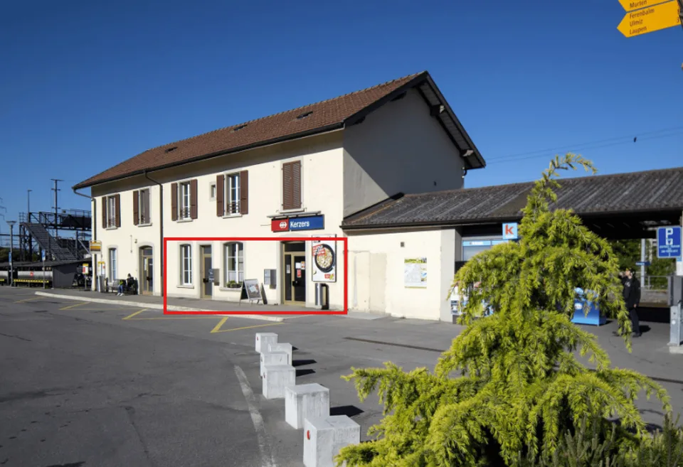 Frisch renovierte Bürofläche am Bahnhof Kerzers