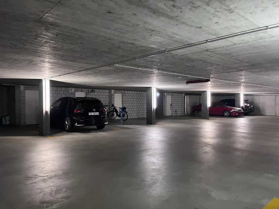 Place de parking avec wallbox à Utzenstorf à louer